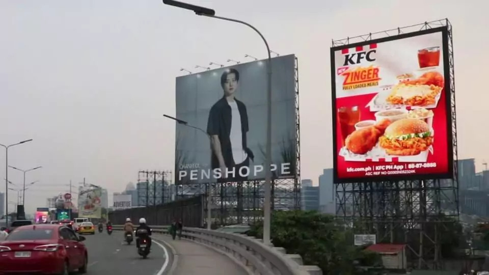 dooh-media-types-large-format-dooh-media-kfc-campaign